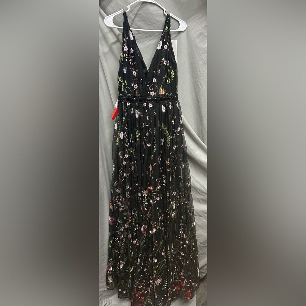 Mac Duggal 12282 NWOT FLORAL EMBROIDERED SLEEVELESS A LINE GOWN - Picture 5 of 7